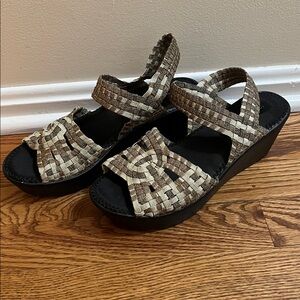 Steve by Steve Madden Metallic Brown & Cream Slingback Wedge Sandals